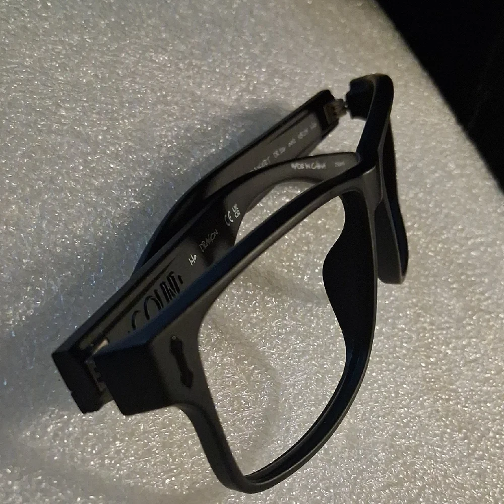 Modern Black Rectangular Glasses - Picture 7 of 8